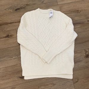 Thick cable knit sweater. Super soft, oversized. Great with leggings. NWT